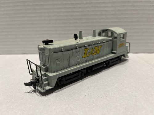 HO Scale Con-cor / Kato L&N NW-2 läuft & leuchtet #2392
