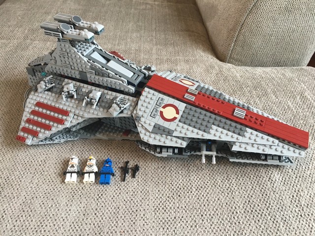 LEGO Star Wars Venator-Class Republic Attack Cruiser 8039 | eBay