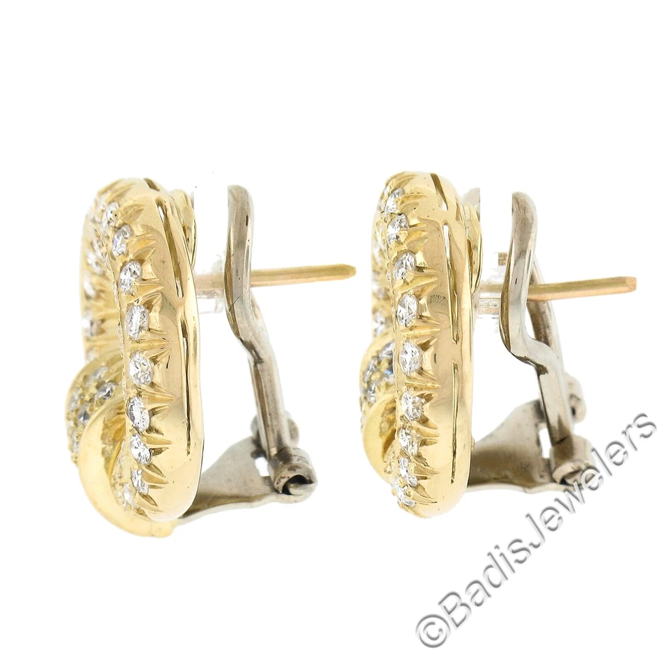 Elegantes aretes Omega redondos abiertos de diamantes en conjunto pavé de 1,60 quilates de oro amarillo de 18 quilates Foto 3 de 4