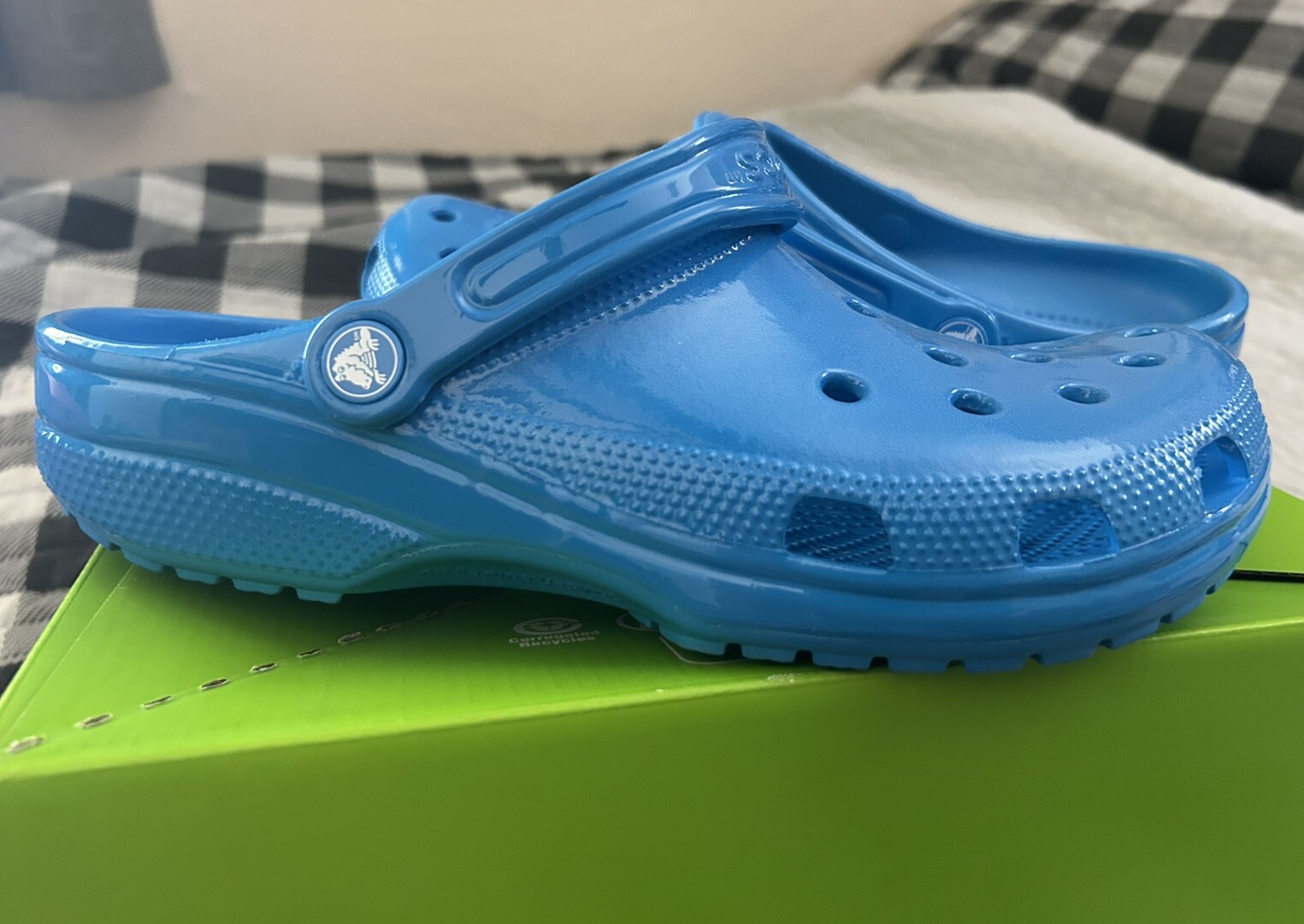 Unisex Crocs Classic Neon Highlighter Clog in Blue Ocean Size 9 Men/11 Women