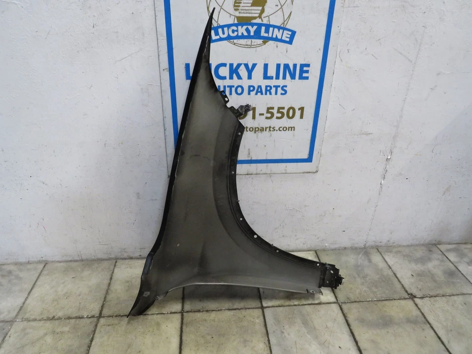 BMW X1 2018 guardabarros izquierdo negro Foto 4 de 4