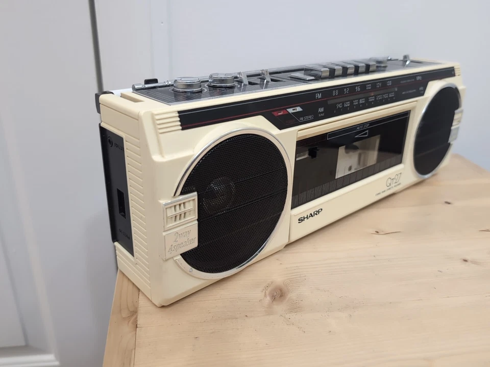 Sharp QT27(W) винтажный ретро бумбокс стерео с рабочей кассетой  - Изображение 4 из 4