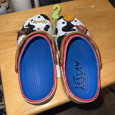 1st release Crocs x Toy Story Sheriff Woody Classic Clog Men Size 6 Women 8