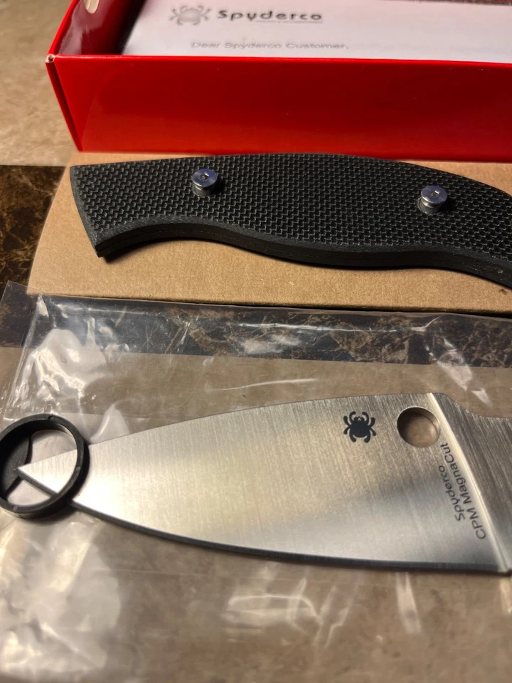Spyderco Mule Magnacut w/Scales & Sheath - Image 2 of 2