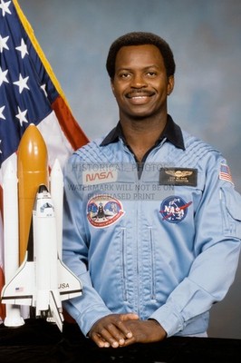 ASTRONAUT RONALD MCNAIR IN SHUTTLE SUIT 1985 4X6 PHOTO