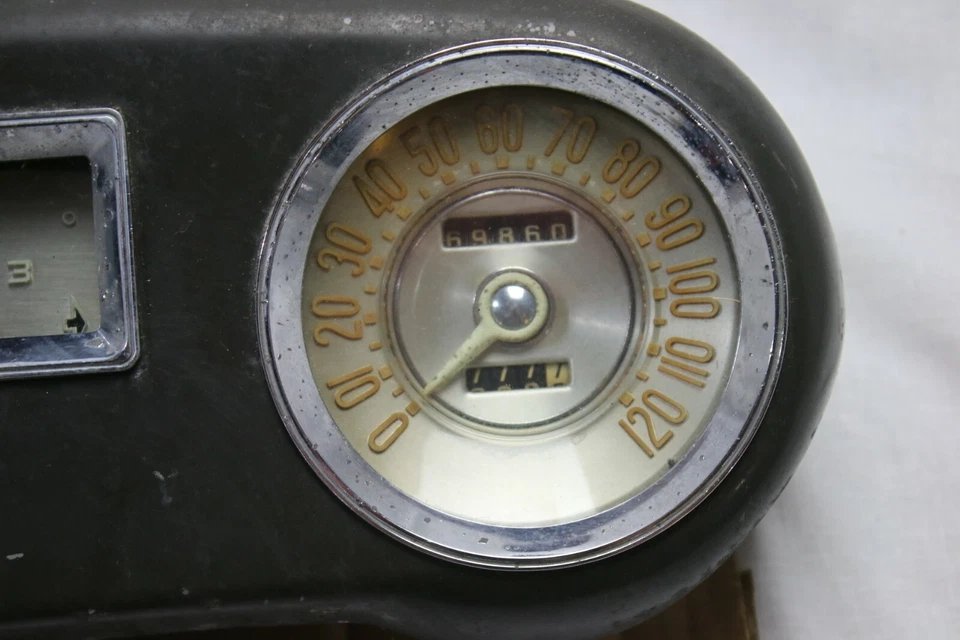 Lincoln Cosmopolitan Gauge Cluster 1949 con velocímetro y tacómetro Foto 2 de 4