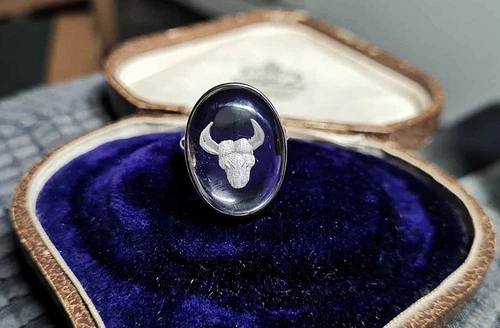 FAB UNISEX Vintage silver Minoan BULL reverse carved INTAGLIO Rock Crystal Ring