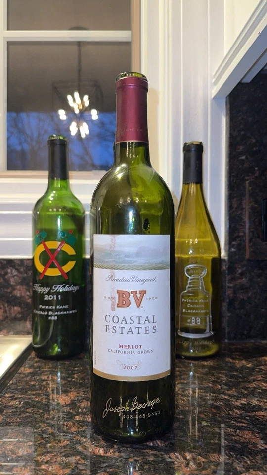 Botella de vino Patrick Kane regalo del propio campeón de la Copa Stanley 2010. Foto 2 de 2