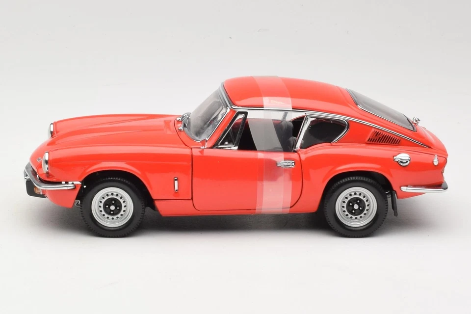 1056 Triumph GT6 Mk3 Red Sun Star 1/18 - Image 3 of 4