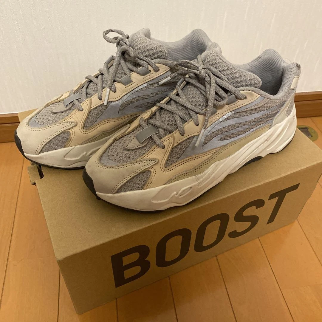 Adidas Yeezy Boost 700 V2 beige grigio taglia 10 5 usate negli Stati Uniti