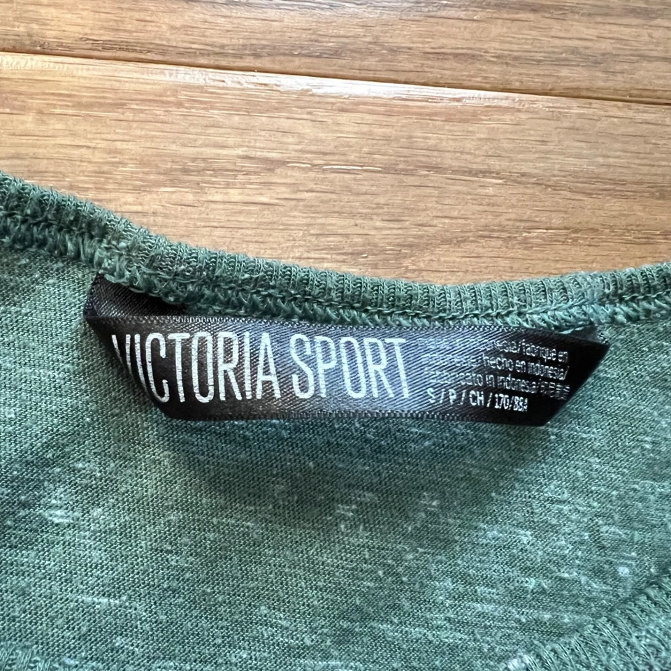 Camiseta sin mangas Victoria Sport Victoria's Secret talla S malla verde Foto 3 de 4