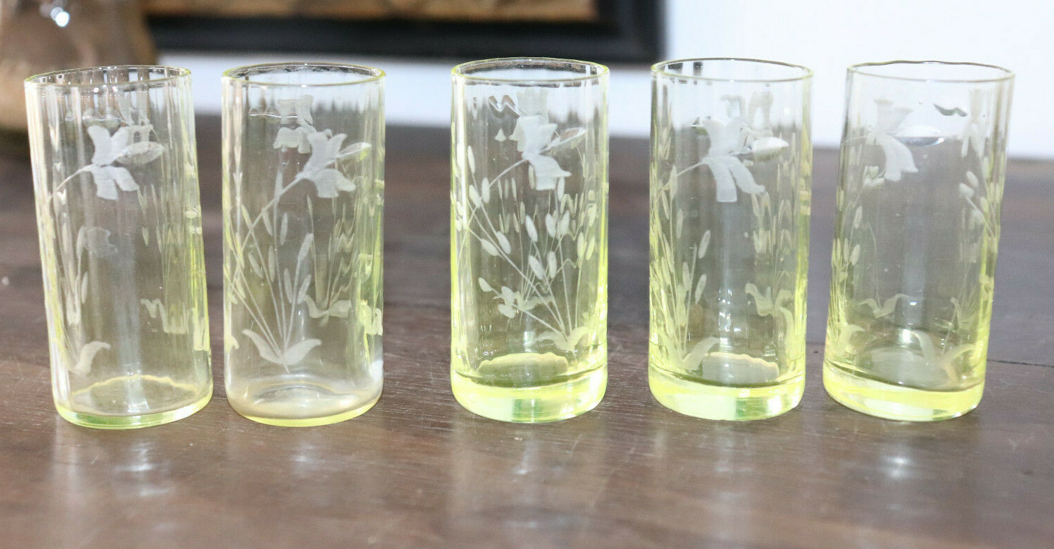 5 Verres cristal à digestif en ouraline fleurs 5.9 cm