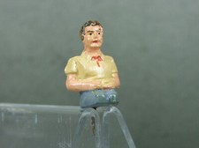 Sch&ouml;n alt Masse FAHRER Figur, sitzend 36 mm LKW DDR Blechspielzeug Nutzfahrzeuge
