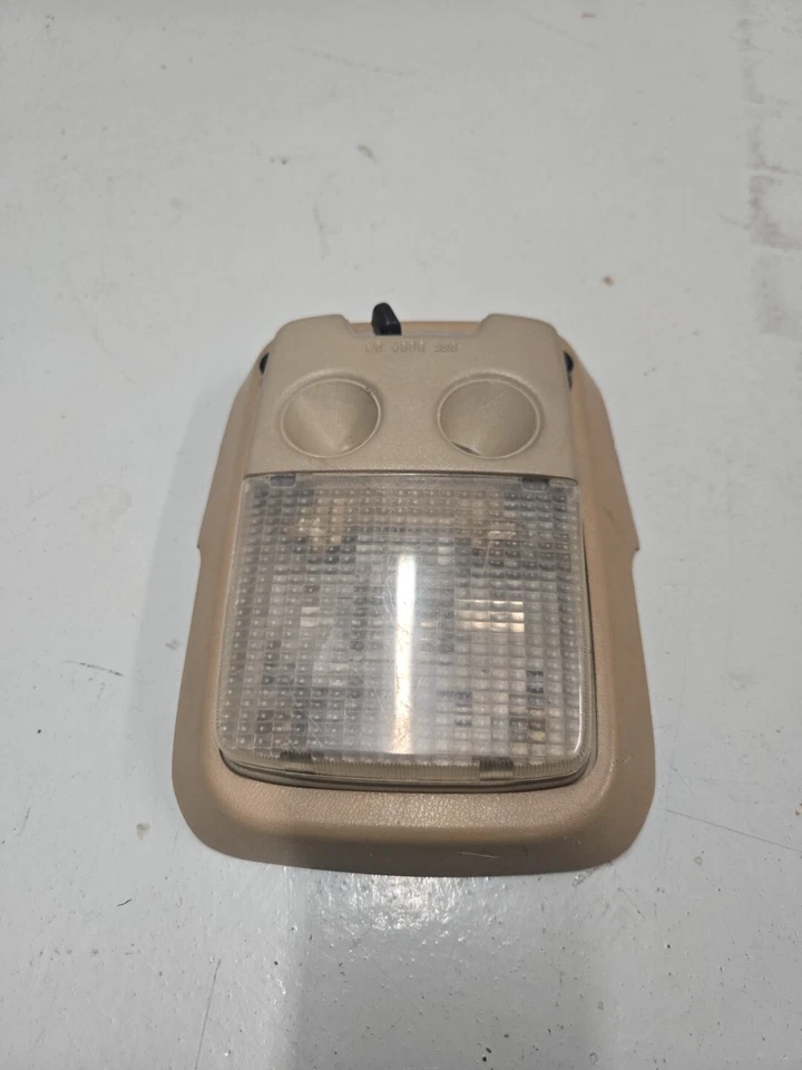 Luz domo Mitsubishi Montero/Raider SWB 1986-89 Foto 2 de 4