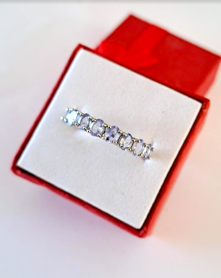Bague tanzanite et argent or blanc taille 55, le bijou idéal pour illuminer vos soirées