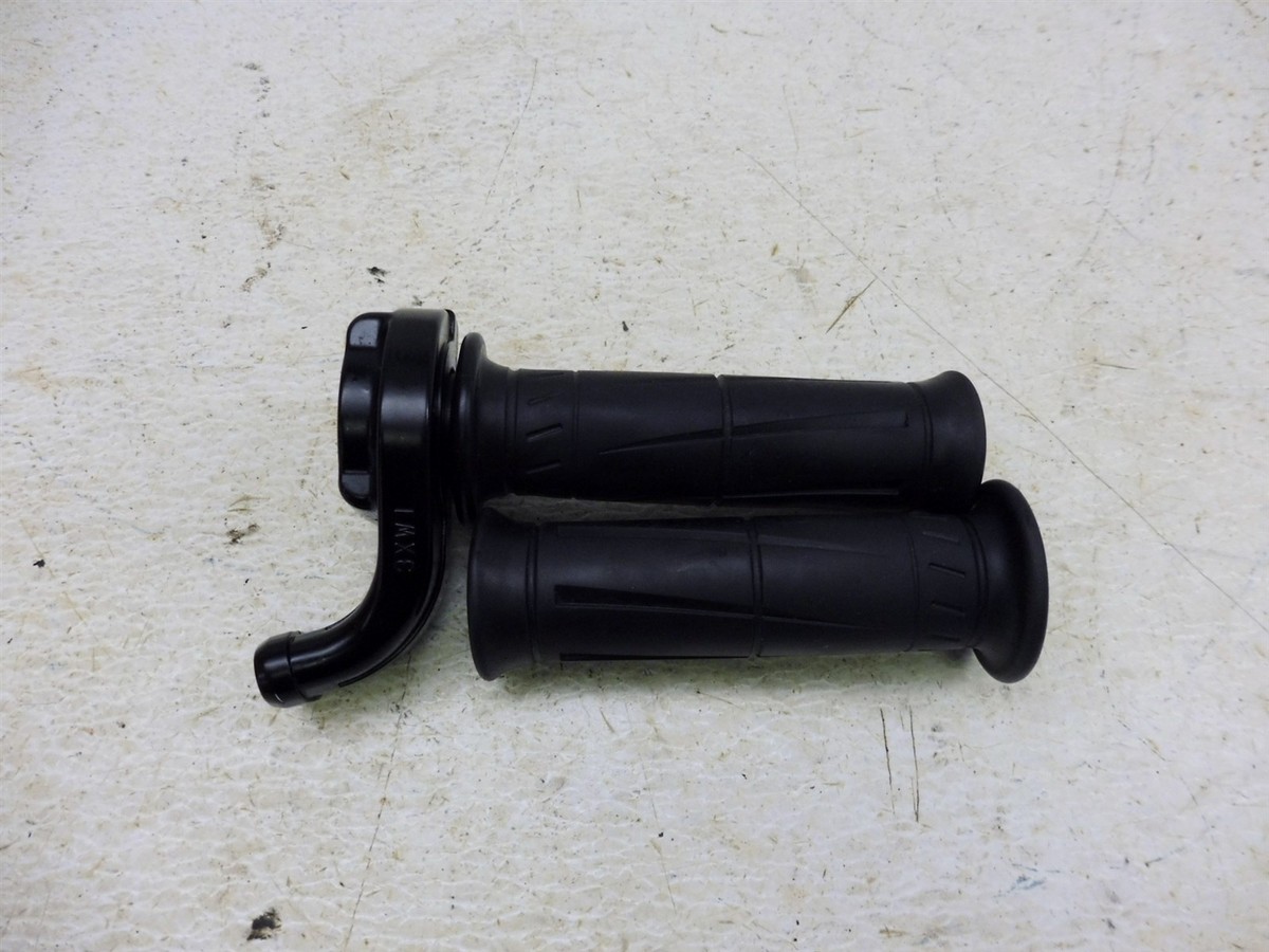 66 2008 Kawasaki Ninja ZX10R ZX 1000 K495-4. throttle twist housing