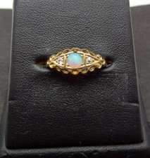 SECOND HAND 18CT OPAL AND DIAMOND SET RING (D57)