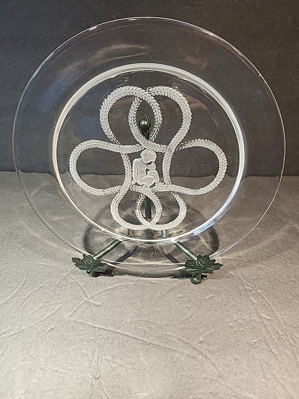 Lalique France Crystal Olympe Cherub and Knots plate  8.5 in dia --Signed