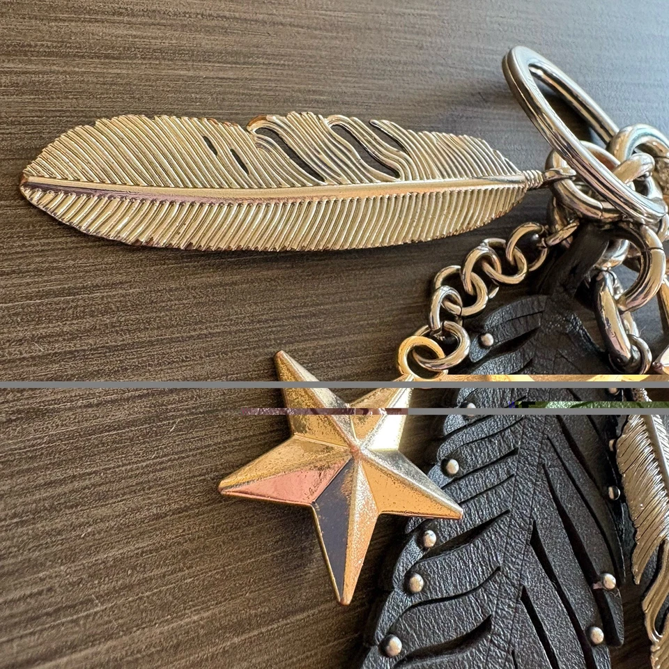 Bolso Coach Multi Plumas Dije - Tachuelas Metal Cuero Star Coach Usado en Excelente Condición Difícil de Encontrar Foto 3 de 4