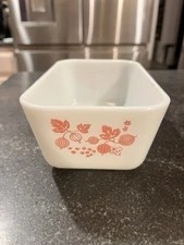 Vintage Pyrex Pink Gooseberry Refrigerator Dish 7"  No Lid 1.5 Pint 502 USA