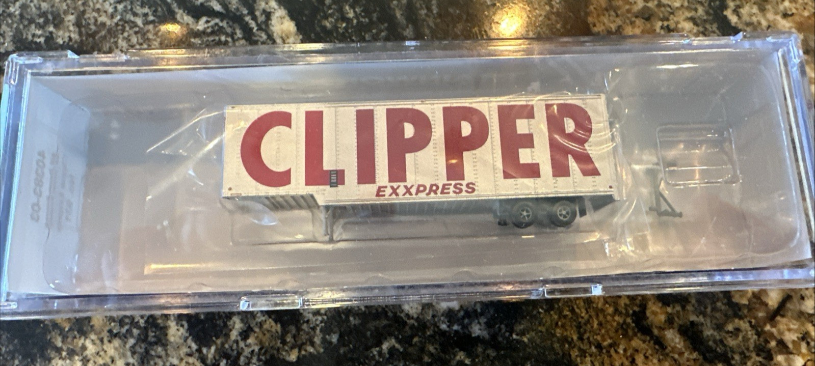Trainworx N Scale #40383-03 40' Drop Frame Van - CLIPPER Express #931 NIB! thumbnail 3