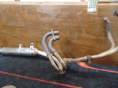 HONDA VFR400 NC30 KOMPLETTE AUSPUFFANLAGE OBERFLÄCHE ROST NUR ROHRE SIND MASSIV