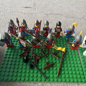 Vintage Lego 6080 King's Castle 1984 and Siege Tower Lego 6061 Lot Mixed