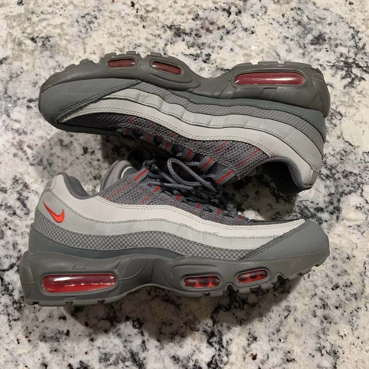 Preços baixos em Nike Air Max 95 Essential Smoke Grey University