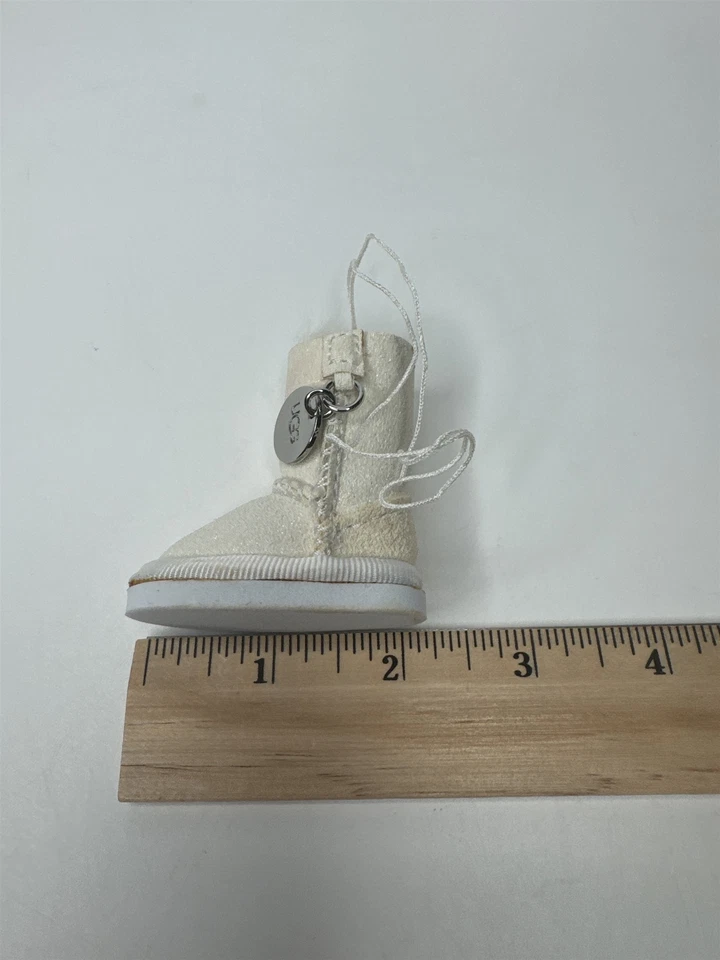 Llavero Bota Ugg Miniatura Dije Color Crema (Marcas de Pegamento) Foto 2 de 4