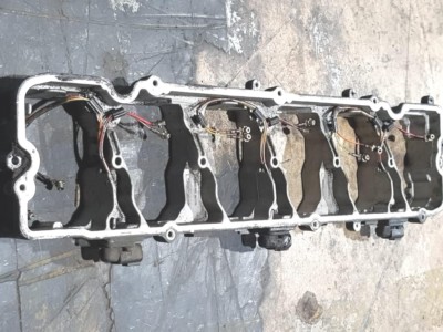 Cummins ISC Diesel Engine Rocker Housing P/N Cummins Valve Cover Base 3967264