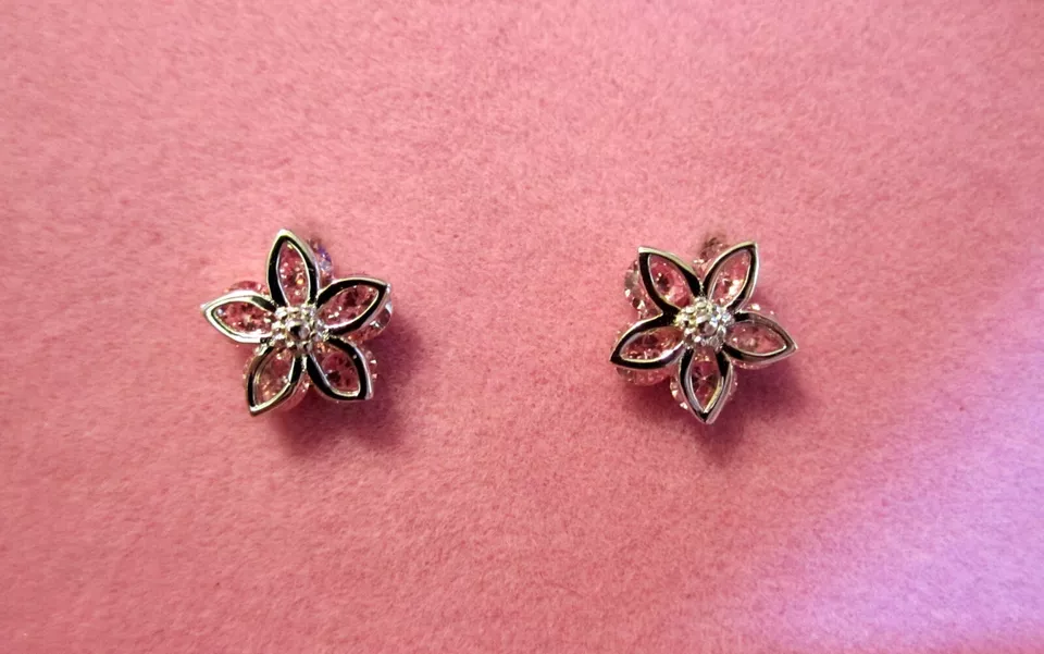 Pendientes en flor de cerezo Sakura - plata de ley y circonitas cúbicas Foto 3 de 4