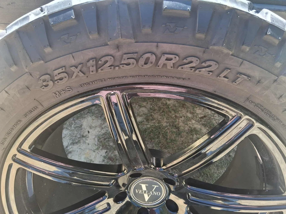 Vellano rims 22” staggered with 35x 12.50 R 22 LT tires good tread set of 4 - Image 4 of 4