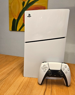 Sony PlayStation 5 Digital Slim Edition + Controller