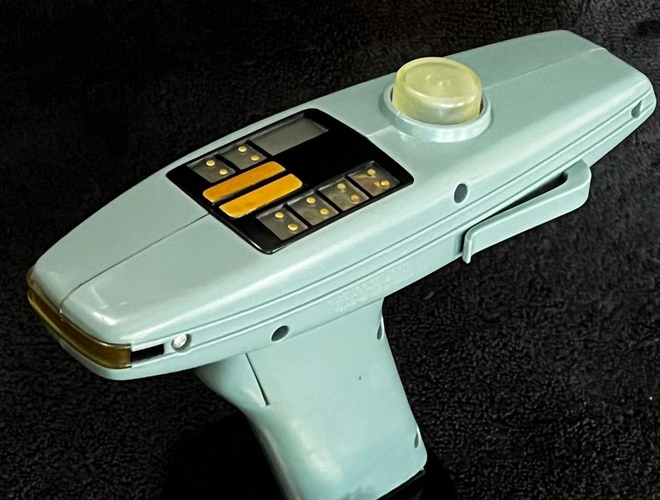 PHASER TYPE-2 • FUNCIONA PERFECTAMENTE • STAR TREK II: THE WRATH OF KHAN • PLAYMATES Foto 3 de 4