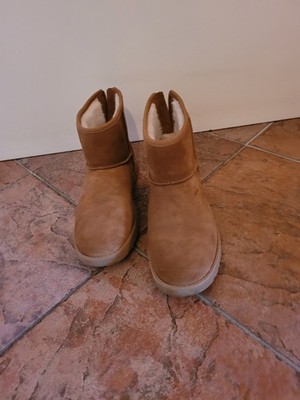 UGG Classic Mini Logo Zip Stiefel 1122671
