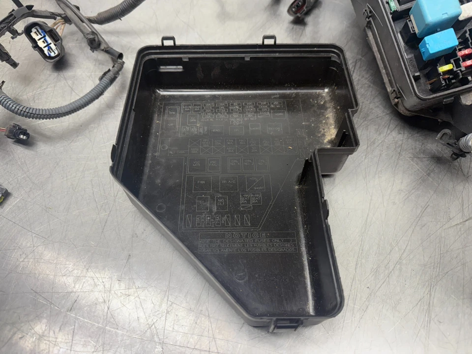 2006 Toyota Sienna 3.3L Engine Bay Fuse Box w/ LH Wire Harness - 135k Miles - Image 2 of 4