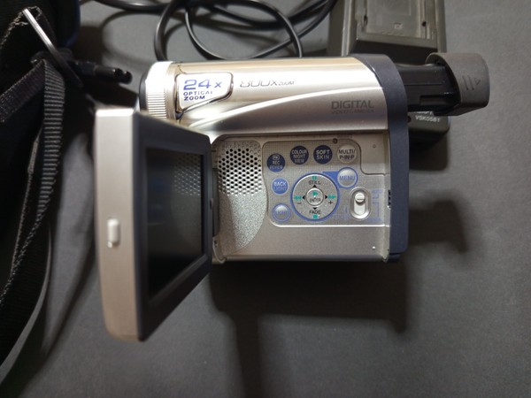 CAMARA VIDEO PANASONIC NV-GS11 - USADO 24x 800xZOOM DIGITAL