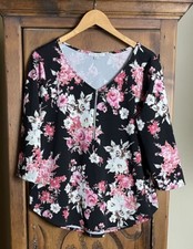 Green Envelope Women’s 1X 3/4 Sleeve V-neck 1/4 Zip Black Floral Top MADE IN USA