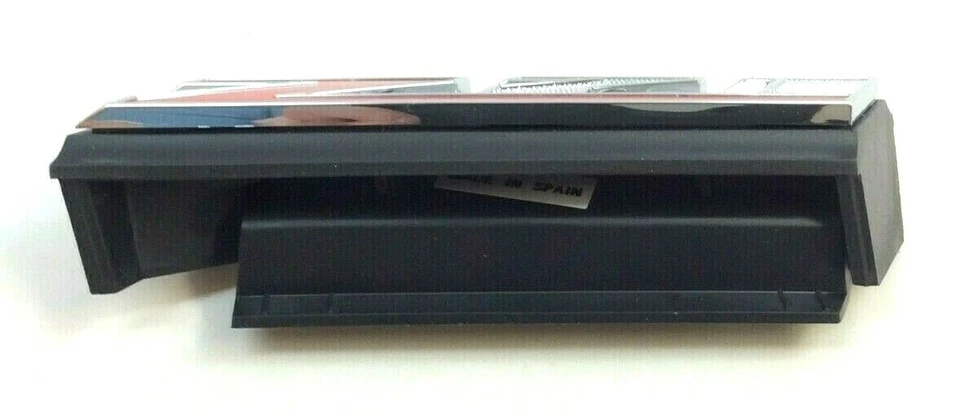 Emblema 2015-2019 Chevrolet Silverado 2500 3500 grade dianteira vermelha Z71 fabricante de equipamento original - Imagem 4 de 4