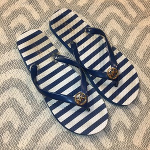 michael kors navy blue flip flops