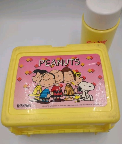 Peanuts Plastic Lunchbox Charles Schultz Charlie Brown Snoopy Yellow W/ Thermos - Picture 2 of 7