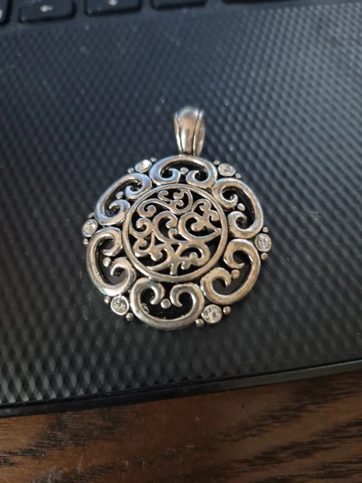 Sterling Silver 925  Celtic Knot Pendant W,black Onyx And White Clear Rhi - Image 2 of 4