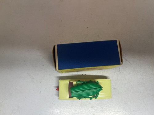 Matchbox Lesney 1-75 Series 45B Ford Corsair with Boat Circa 1965 Cream Boxed - Picture 5 of 18