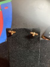 gold tone bee earrings studs 1/4  b117