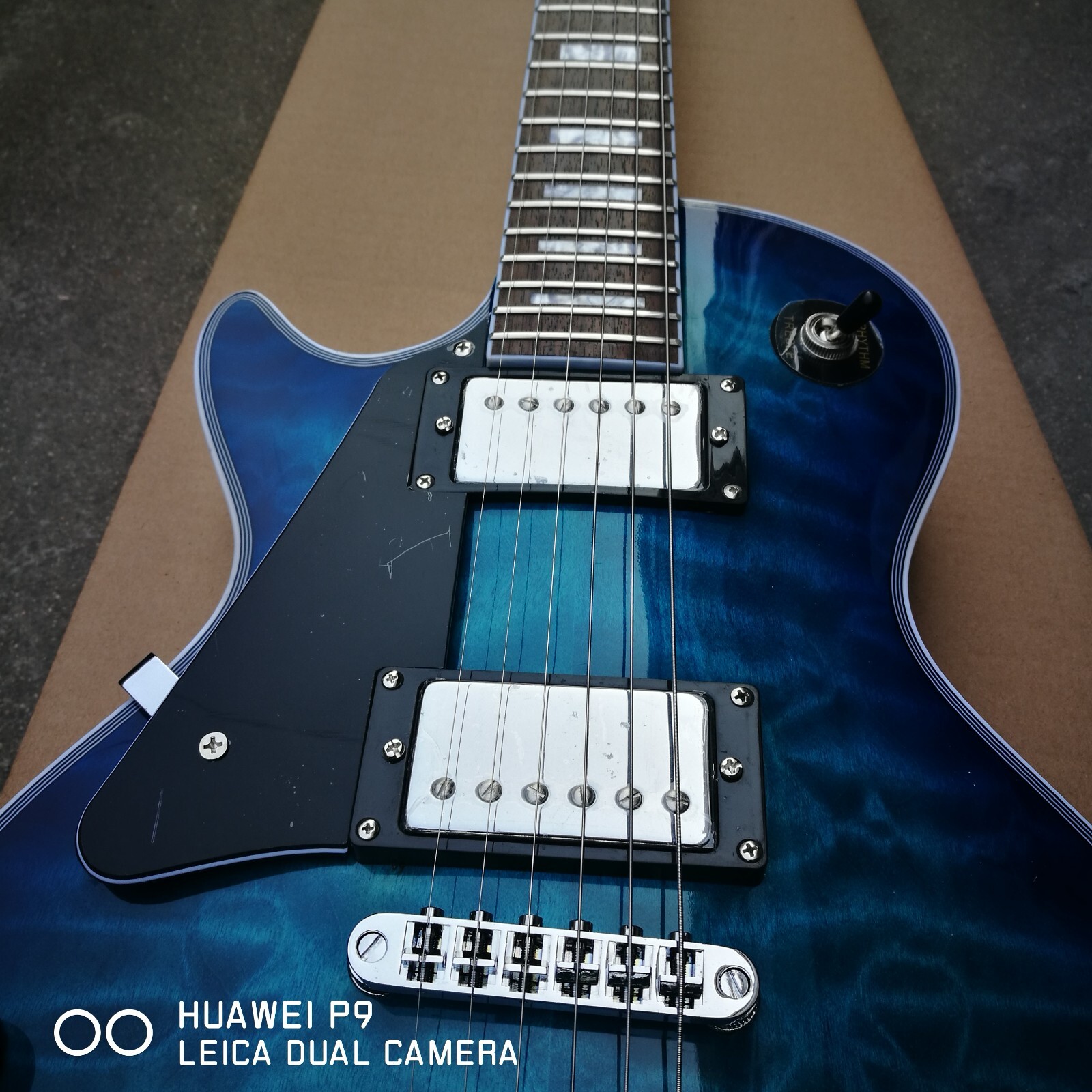 Left Handed Version Custom Blue Electric Guitar Solid Mahogany Chrome