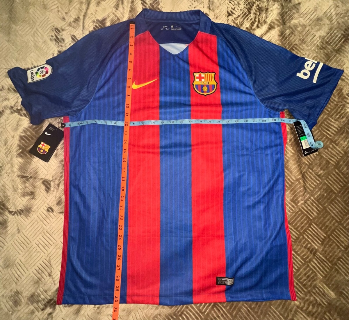 NIKE FC BARCELONA LA LIGA FOOTBALL SOCCER JERSEY 2016-17 NIKE FC BARCELONA LA LIGA FOOTBALL SOCCER JERSEY 2016-17