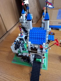 LEGO System Castle Royal Knight's Castle 6090 In 1995 Used Retired