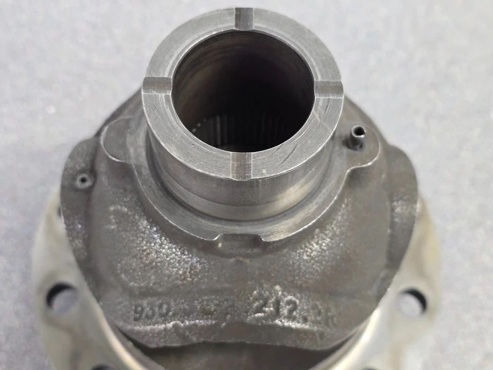 VERY NICE USED ORIGINAL PORSCHE 911 915 930 OPEN DIFFERENTIAL ASSEMBLY 81-86 #7 - Imagem 2 de 4