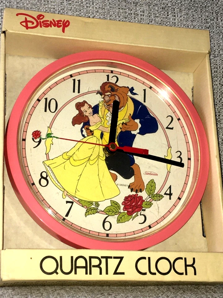 RELOJ DE PARED BELLA Y LA BESTIA Disney Rosa DISNEYLAND RECUERDO 1991 Sunbeam De Colección Foto 2 de 4