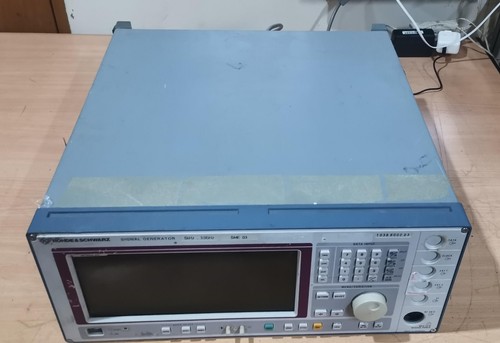 Rohde & Schwarz SME 03 Signal Generator - Picture 2 of 3